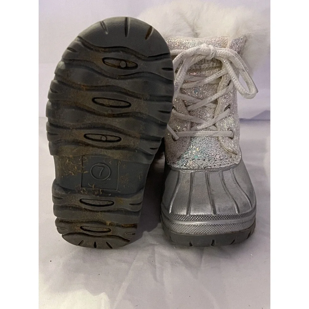 Magellan Outdoors Duck Boots Girls Size 7‎ Silver w/ Fur Trim Winter Snow